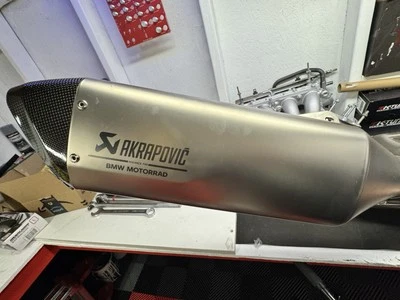 BMW S1000RR/M1000RR 2020-2024 OEM escape Akrapovic deslizable Foto 1 de 3