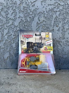Disney Pixar Cars Bessie Straßenfertiger Deluxe Sheriff's Impound Set von Mattel 2015 - Bild 1 von 4