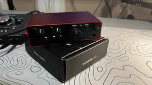 Focusrite Scarlett Solo 4th Gen - USB Audio Interface für Mac/Pc - Bild 1 von 5