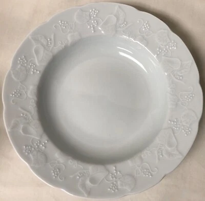 DANSK IVY LIERRE LAUVAGE 4 ALL WHITE EMBOSSED LEAVES FRANCE RIM SOUP BOWLS 8 3/4 - Image 1 of 4