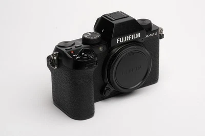 Fujifilm X-S10 26,1MP  - Schwarz (Nur Gehäuse) 7578 Auslösungen - Bild 1 von 4