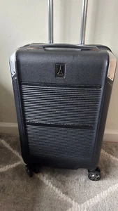TRAVELPRO PLATINUM ELITE $672 22” Black Carry-On Rolling Spinner Hardside - Picture 1 of 12