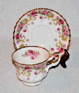 Beautiful Royal Albert, Sheraton Series "Rosemary" Bone China Teacup & Saucer - Picture 1 of 7
