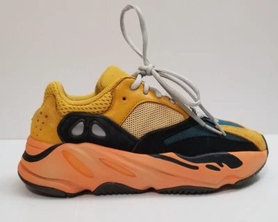 RARO Tênis Adidas Yeezy Boost 700 Sun GZ6984 Kanye West Tamanho 5.5 Masculino Multi - Imagem 1 de 4