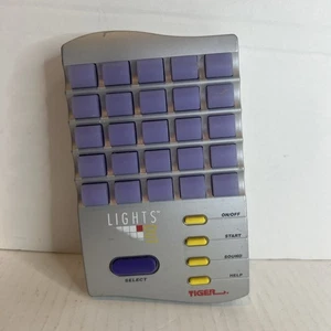 Gioco elettronico portatile vintage LIGHTS OUT 1995 Tiger Electronics TESTATO FUNZIONANTE - Foto 1 di 2