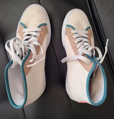 DC Shoes Co Women's Size 8 - Image 1 of 4