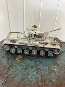 TAMIYA 1/35 Russian Heavy Tank KV1 Type C - Picture 1 of 13
