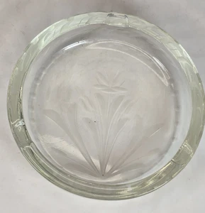 Small glass ashtray with cut design Floral / Flower Design on bottom - Picture 1 of 4