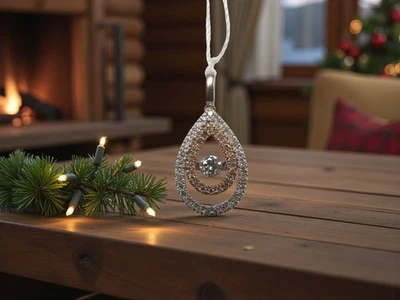 10 Kt. Colgante DIM lágrima dos tonos tamaño 15/16 pulgadas. (1,97 g) SOLO COLGANTE Foto 1 de 4