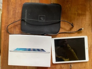 Apple Ipad air first gen wifi 32 gb. Model md789fd/a - Afbeelding 1 van 2