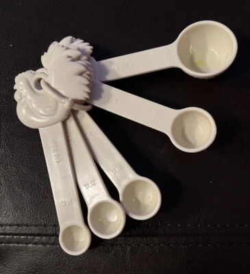 Chicken Measuring Spoons 5 pc Set Plastic Nesting Rooster Paula Deen - Image 1 of 2