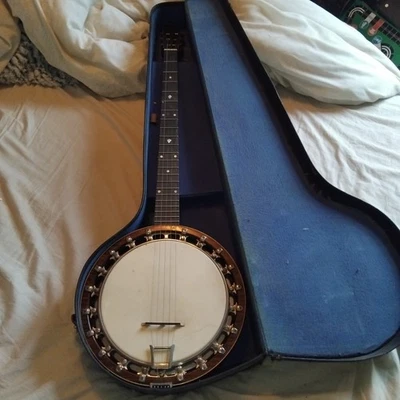The N̈ew Windsor 5 String Banjo - Image 1 of 4