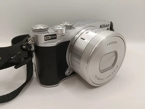 Nikon 1 J5 mirrorless. Video in 4k, ottima per vlogger  - Foto 1 di 6