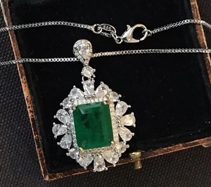 Vintage Style Emerald And White Crystals Necklace 18K White Gold Plated - Picture 1 of 2