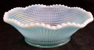 Modell Feuerstein gerippte Spirale blau opalisierend rund gekräuselte Schale - Bild 1 von 4