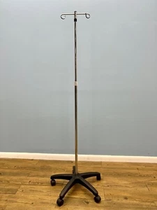 IV Pole DRIVE, Portátil, Base de Plástico de 5 Patas, 2 Ganchos (2 UNIDADES POR CAJA) NUEVO - Imagen 1 de 5