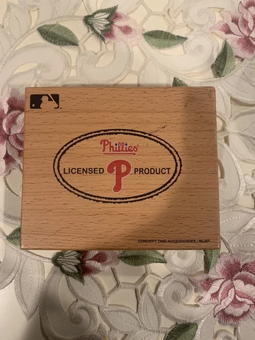 philadelphia phillies mens wallet new Cover