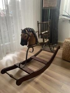 Muñecas antiguas madera caballo mecedor vintage muñeca caballo columpio madera - Imagen 1 de 9