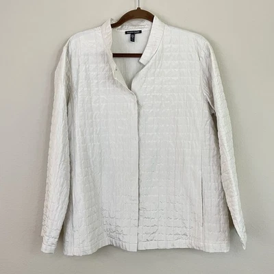 Chaqueta corta ligera acolchada Habutai de seda blanca Eileen Fisher Bone talla M Foto 1 de 4