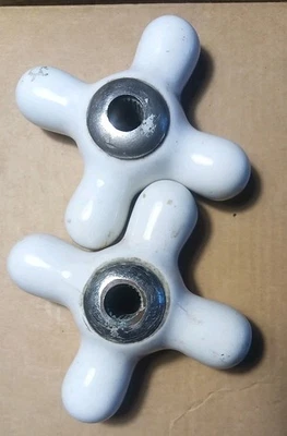 Lote de 2 perillas de fregadero de porcelana vintage mango de grifo fontanería blanca Foto 1 de 4