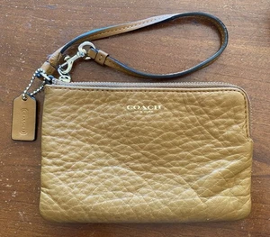 COACH PEBBLED LEATHER BROWN TAN WRISTLET POUCH CLUTCH CORNER ZIP EUC - Picture 1 of 8