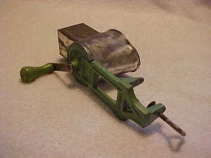 Vintage Grater from the 1940's by Lorraine Metal MFG. Co. N.Y. USA - Picture 1 of 6