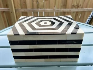 Black and Marble Inlay Marble Box 8” x 6” x 4” Estate Find - Gift Quality - Picture 1 of 9