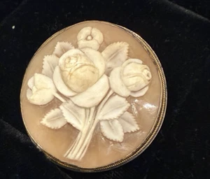 ANTIQUE STERLING VERMEIL CARVED FLOWER ROSE SHELL CAMEO BROOCH - Imagen 1 de 4