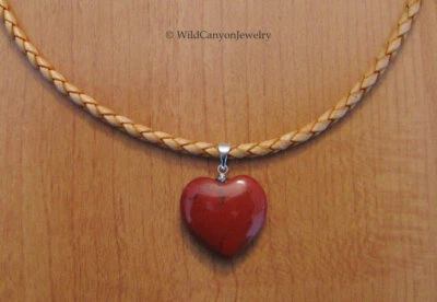 Collar Colgante Corazón Jaspe Rojo Cuero Trenzado Natural Foto 1 de 2