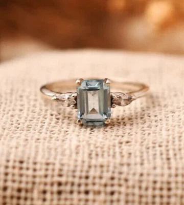 Anillo de aguamarina creado en laboratorio chapado en oro corte esmeralda anillo de aguamarina regalo para ella Foto 1 de 4