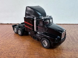 Semirremolque tractor Maisto Kenworth negro escala aproximadamente HO 3,75 pulgadas de largo - Imagen 1 de 6