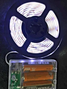120LED WHITE 3AA Battery Strip Light with constant ON or FLASH functions - Picture 1 of 2