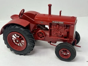 "Tractor de juguete Farmall Mccormick Deering a escala de 8"" con goma W-30" - Imagen 1 de 13