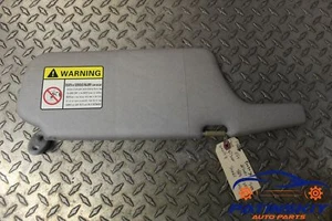 2003 MAZDA PROTEGE FRONT LEFT DRIVER SUNVISOR SUN VISOR TRIM SHADE MIRROR LH 03 - Picture 1 of 11