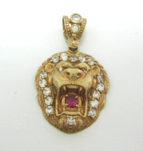 COLGANTE ORO AMARILLO 10K RUBÍ Y PIEDRA TRANSPARENTE LEÓN ANIMAL (1-3/8") 3,9G - Imagen 1 de 7