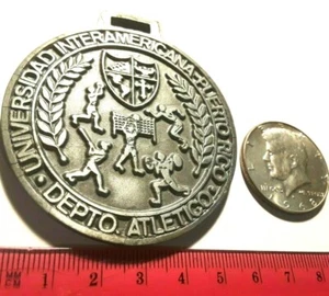 UNIVERSIDAD INTERAMERICANA DE PUERTO RICO DEPTO ATLETICO AÑOS 70 ficha medalla - Imagen 1 de 3