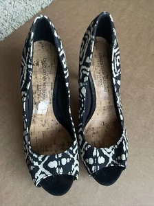 Christian Siriano Stiletto Black White Peep Toe Heels Size 7 1/2 Wide - Picture 1 of 6