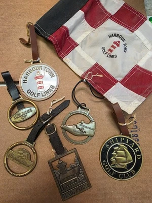 ESTADO #RT6 - Lote de 7 piezas - Bolsa de golf de metal vintage etiquetas y bandera - Imagen 1 de 2