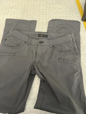 Pantalones tácticos 511 para mujer (10 largos) con diseño utilitario de tela antidesgarro. 511177 Foto 1 de 4