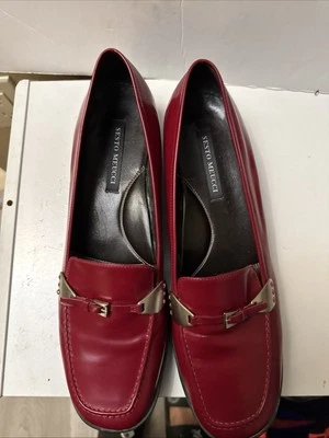 Mocasín Italia Sesto Meucci para mujer de cuero rojo oscuro con tacón pequeño talla 10 Foto 1 de 4