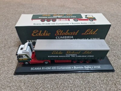 Atlas Edizioni 1/76 Eddie Stobart Scania R143M 420 Curtainside Bombi Bette H158 - Immagine 1 di 2