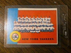 1963 TOPPS #247 NEW YORK YANKEES TEAM CARD W/MANTLE/FORD/MARIS/BERRA - Picture 1 of 3