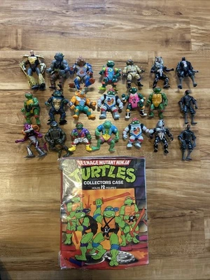 Lote de 28 figuras de juguete clásico de las Tortugas Ninja mutantes adolescentes con estuche de juguete vintage Foto 1 de 4
