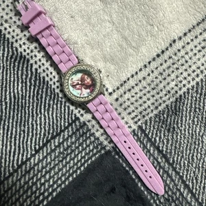 Disney Elsa Anna Frozen Crystal Accent Bezel Silver Tone Round Case 30 mm Watch - Picture 1 of 3