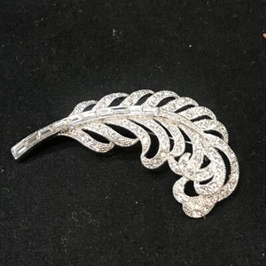 Rhinestone Feather Themed Pin Brooch - Lovely! - Picture 1 of 4