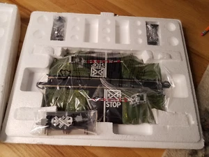 Bradford Exchange Hawthorne Village Summer Crossing Track 14 09121 086 Originalverpackt - Bild 1 von 2