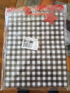 Gift Bags by American Greetings, 6 @  10" × 13" - Picture 1 of 2