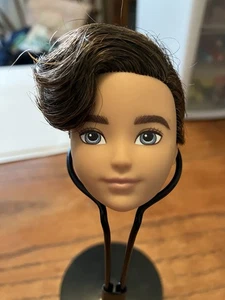 Creatable World Doll Head Dark Brown Hair Blue Eyes Medium Light Skin - Picture 1 of 4