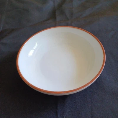 "Cuenco de pasta individual con borde blanco y terracota esmaltado Villa de 8,5"" Portugal" Foto 1 de 4