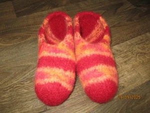 Weihnachtsangebot..Filzpuschen-Hausschuhe👣Gr.38 Handgestrickt, mit 💞gemacht;0) - Bild 1 von 2